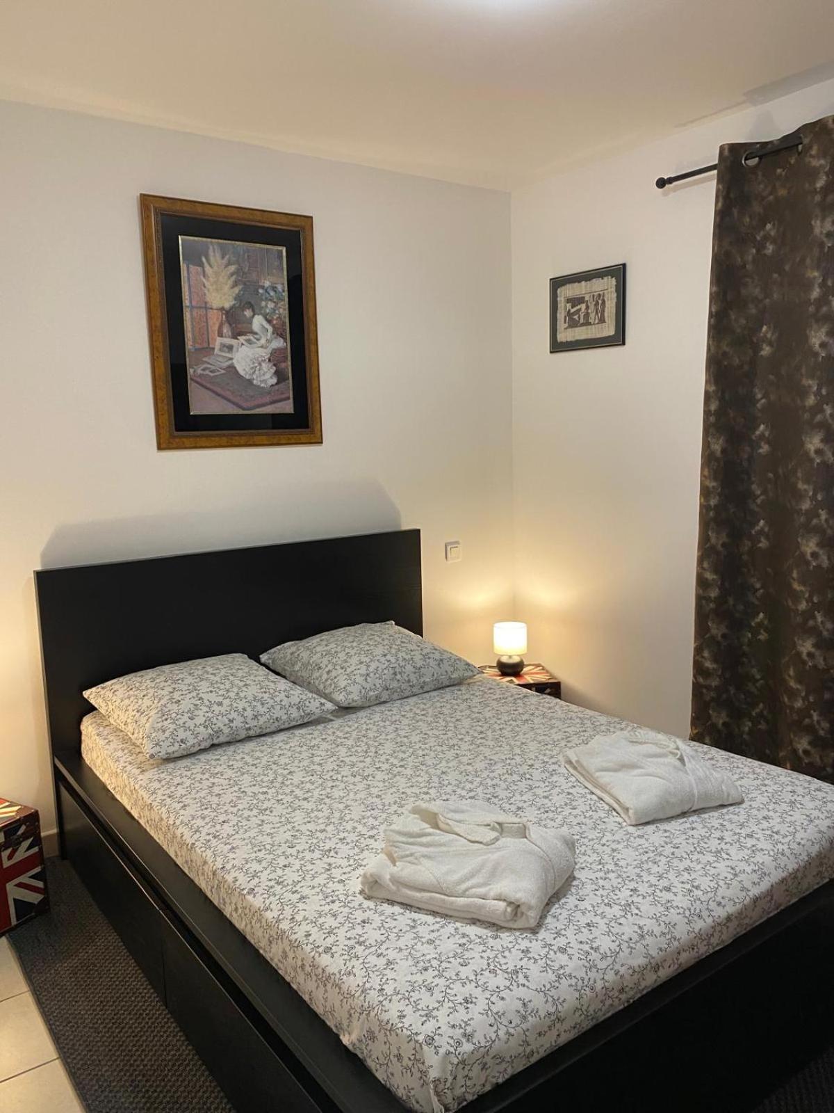 Agreable Rez De Jardin Avec Piscine Et Jacuzzi Apartment Сервион Екстериор снимка