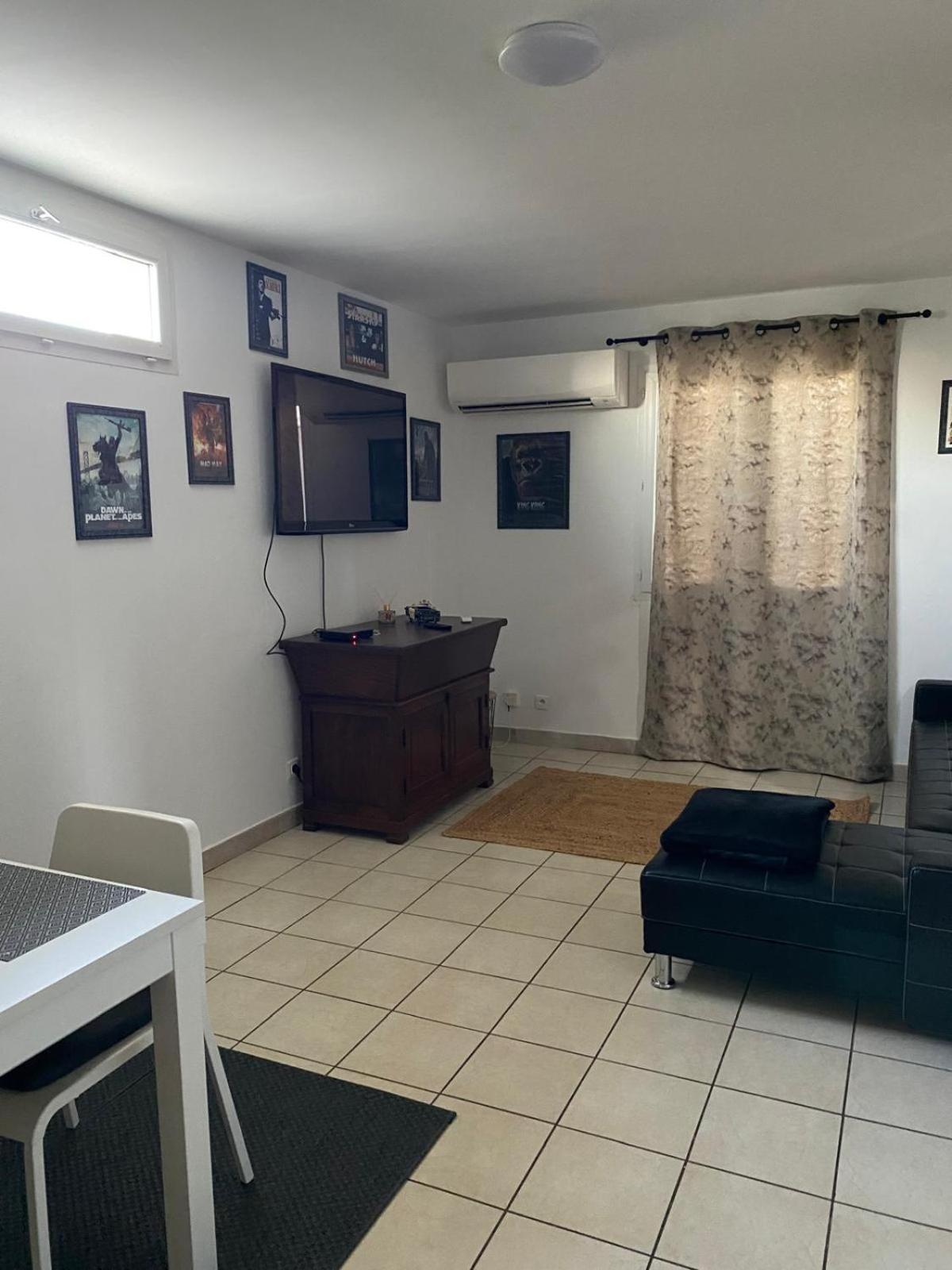 Agreable Rez De Jardin Avec Piscine Et Jacuzzi Apartment Сервион Екстериор снимка