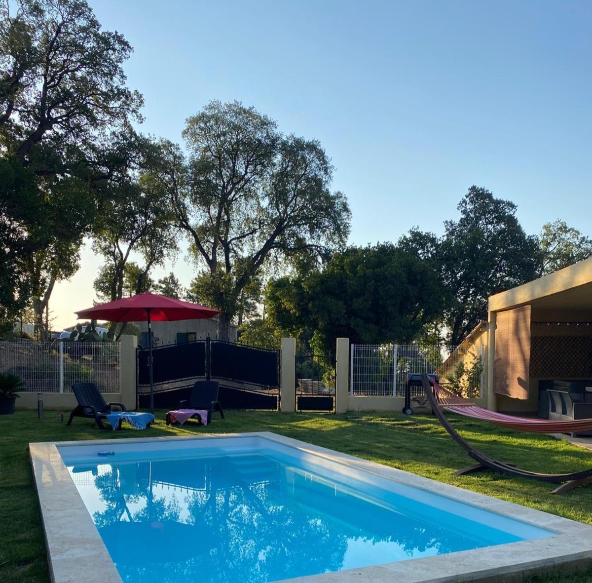 Agreable Rez De Jardin Avec Piscine Et Jacuzzi Apartment Сервион Екстериор снимка